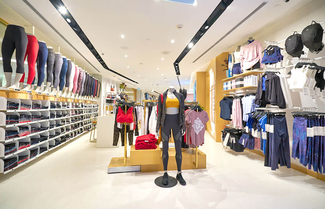 お店のヨガウェア売り場