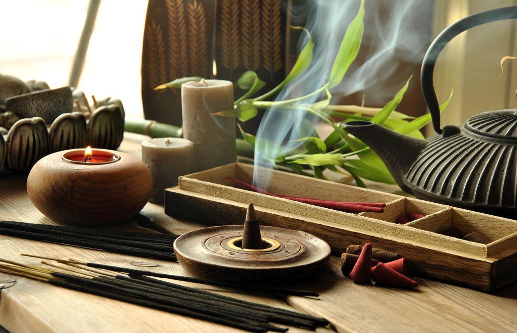 お香を炊いているところ