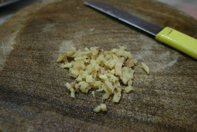 しょうがは飾り用に、千切りを少量とりわけておきます。