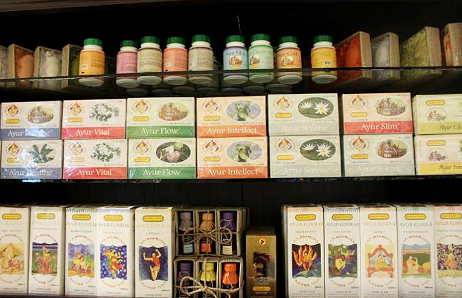 スリランカのアーユルヴェーダスパでのサプリメントやお茶