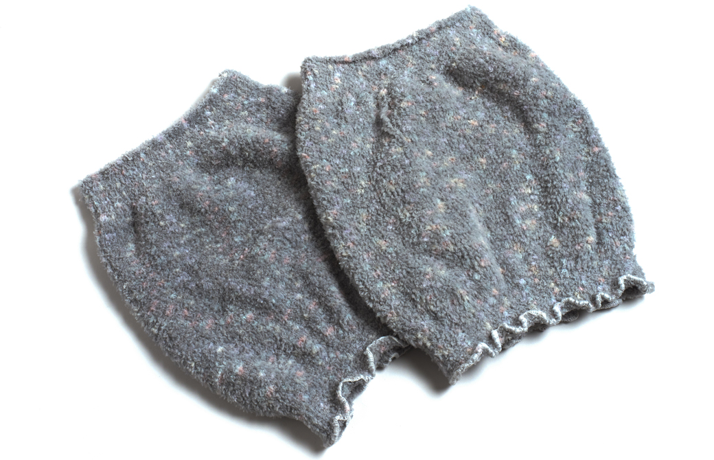 チラ見せも恥ずかしくないグレーの腹巻き