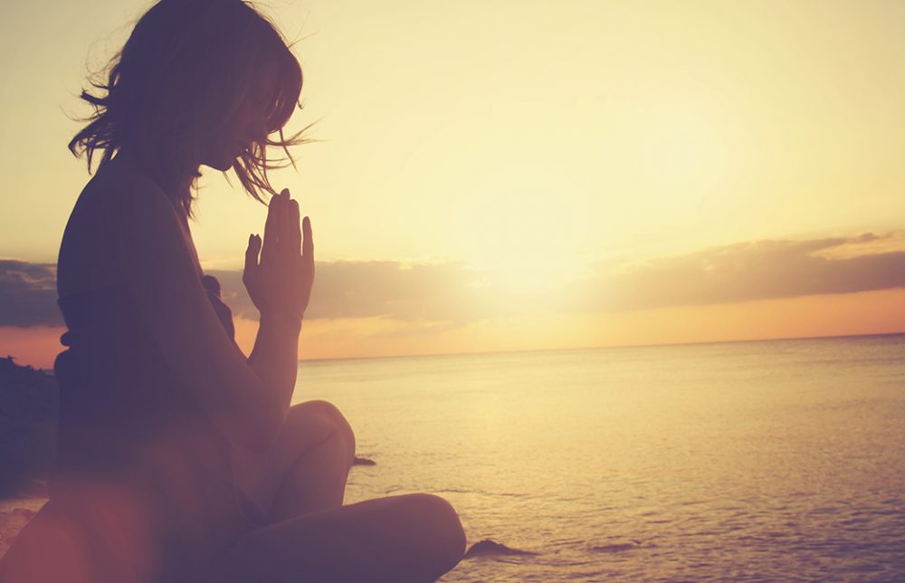 ヨガにおけるアサナとは、瞑想とは