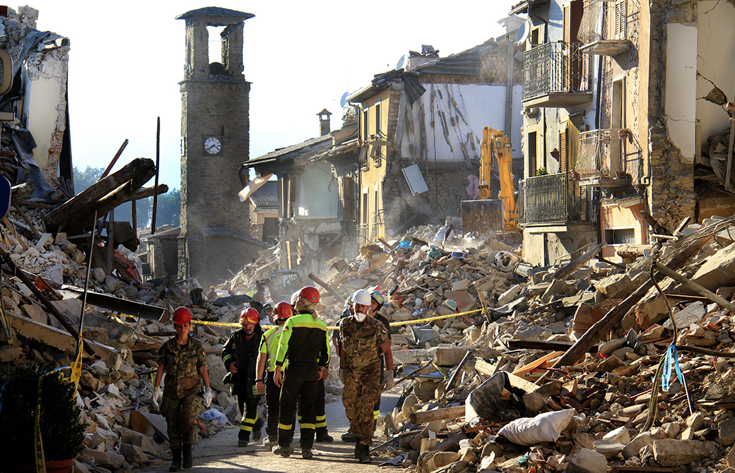 災害現場では、72時間が生命維持の壁