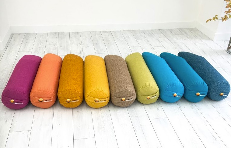 カラフルなアングルドボルスター