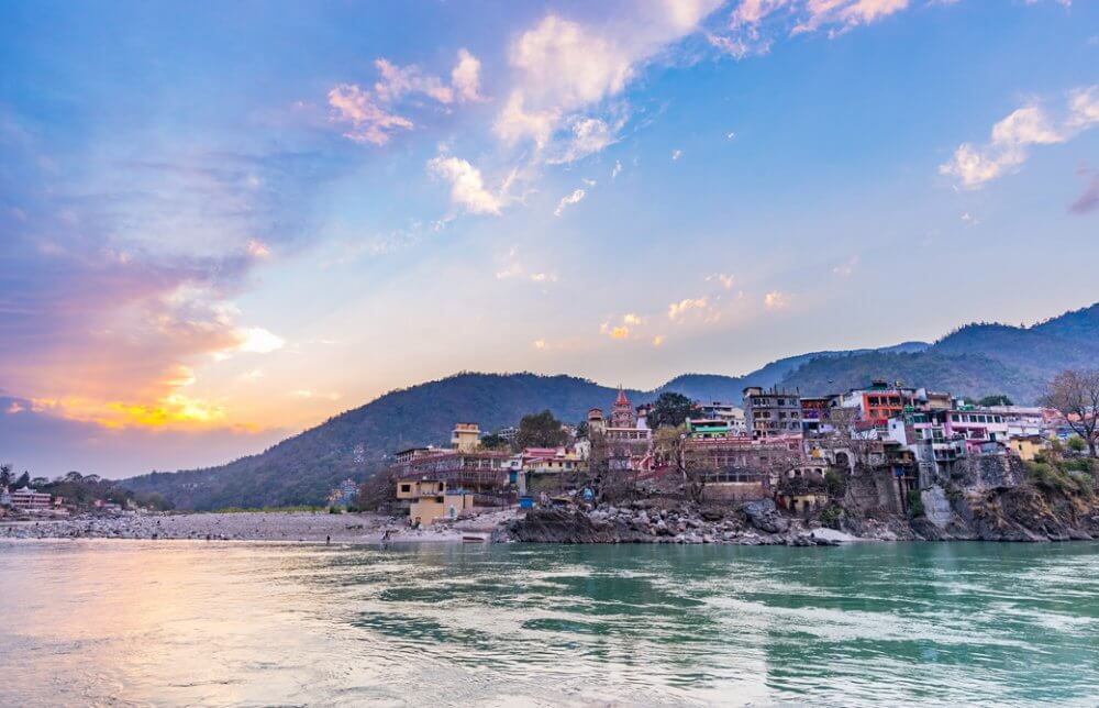 ヨガの整地、インド・リシケシの風景