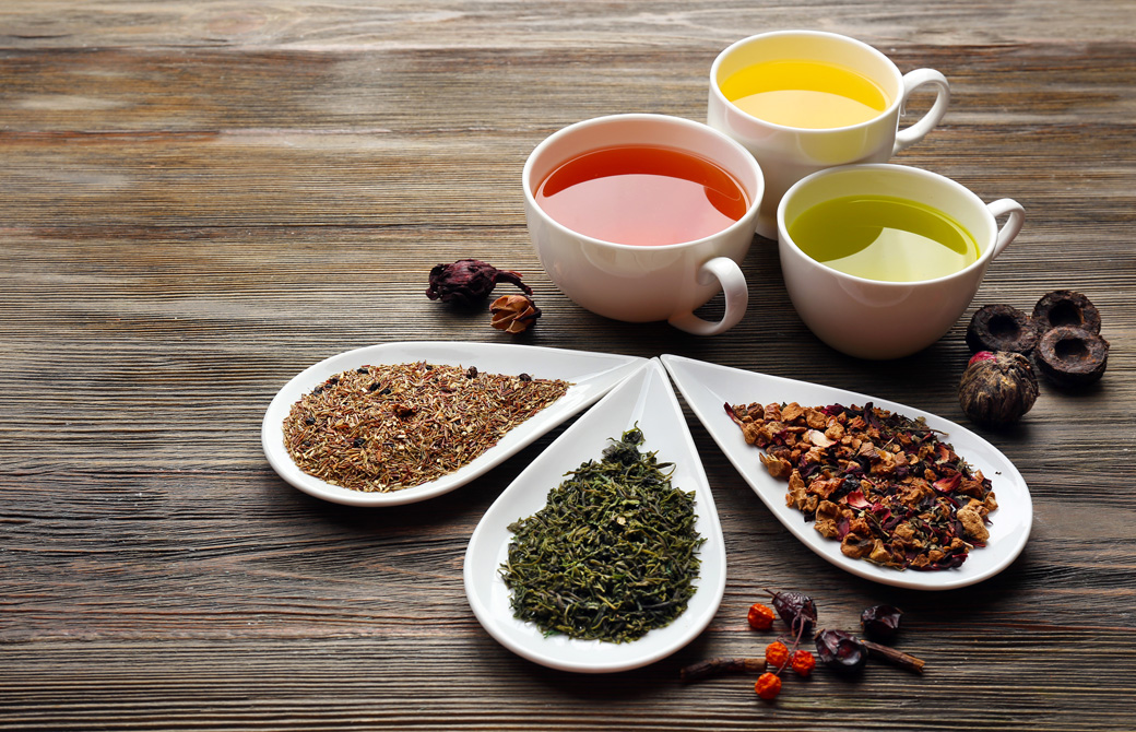 3色の綺麗なハーブティーと茶葉