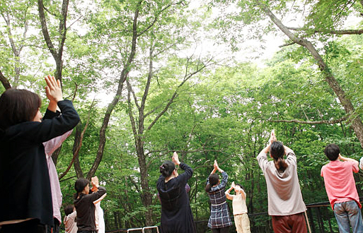 ゆと森倶楽部 森の朝ヨガ