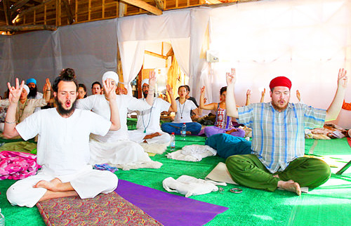 クンダリーニヨガの様子