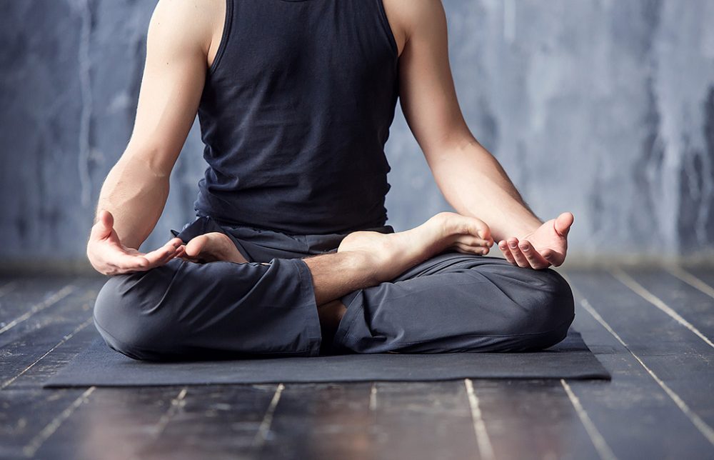 日本人男性がヨガをしない理由とは? 変えたい!今、”男こそヨガ!”