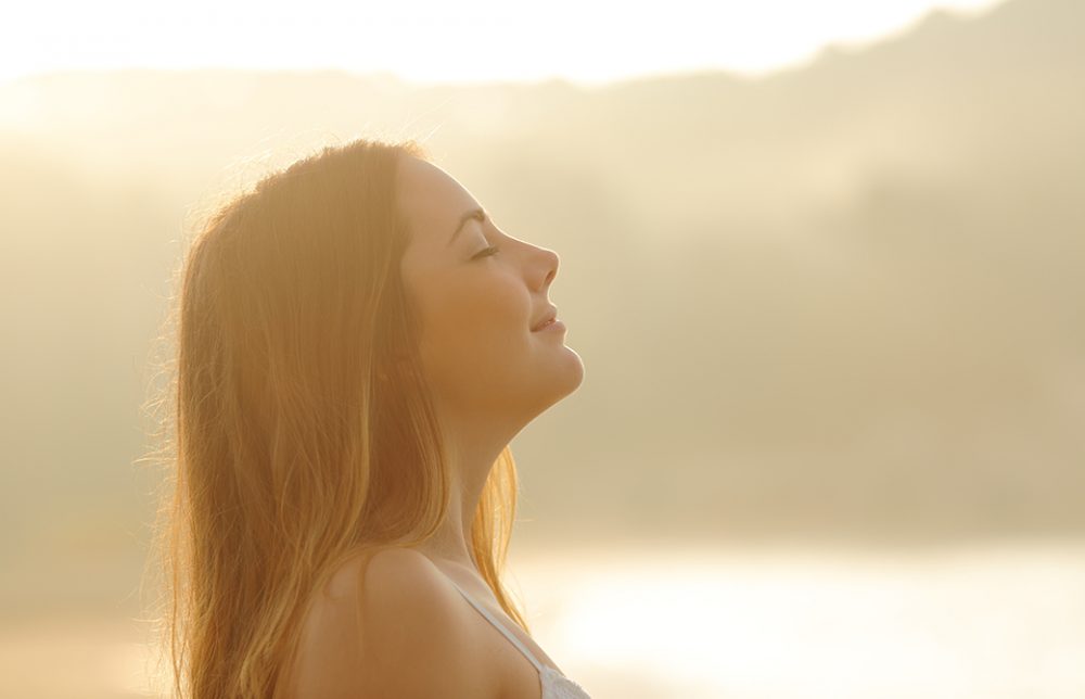 吸う息、吐く息で身体はどう変わるか観察してみよう！