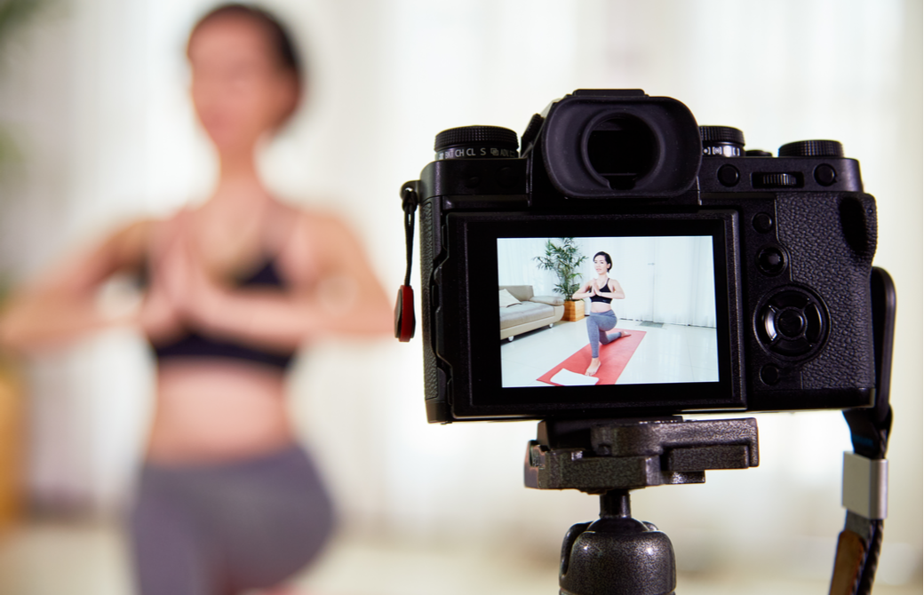 ヨガインストラクターがプロフィール写真を撮っている