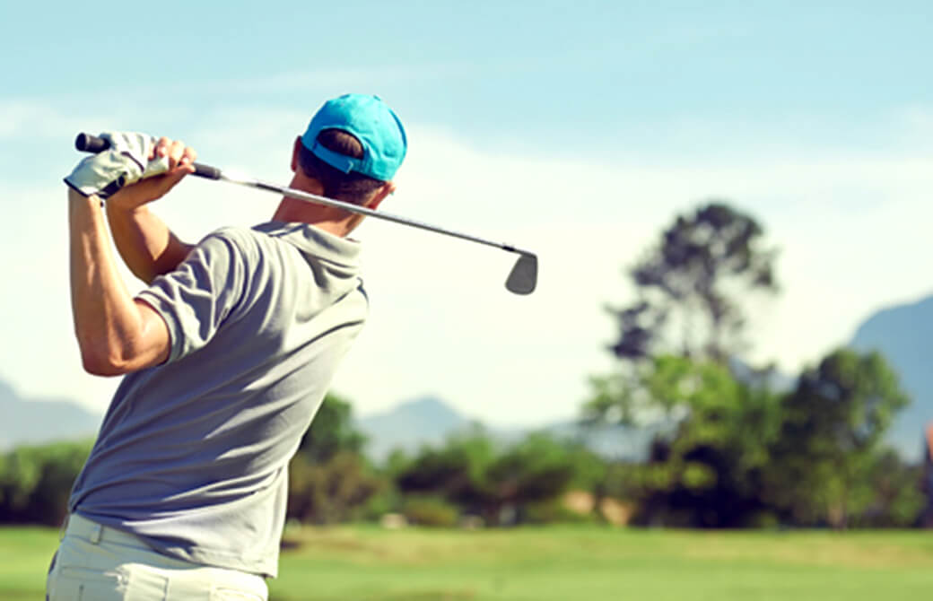 ゴルフをする男性にはヨガがオススメ！