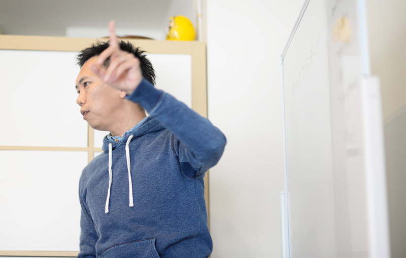 ヨガビジネス講座で説明する酒造博明