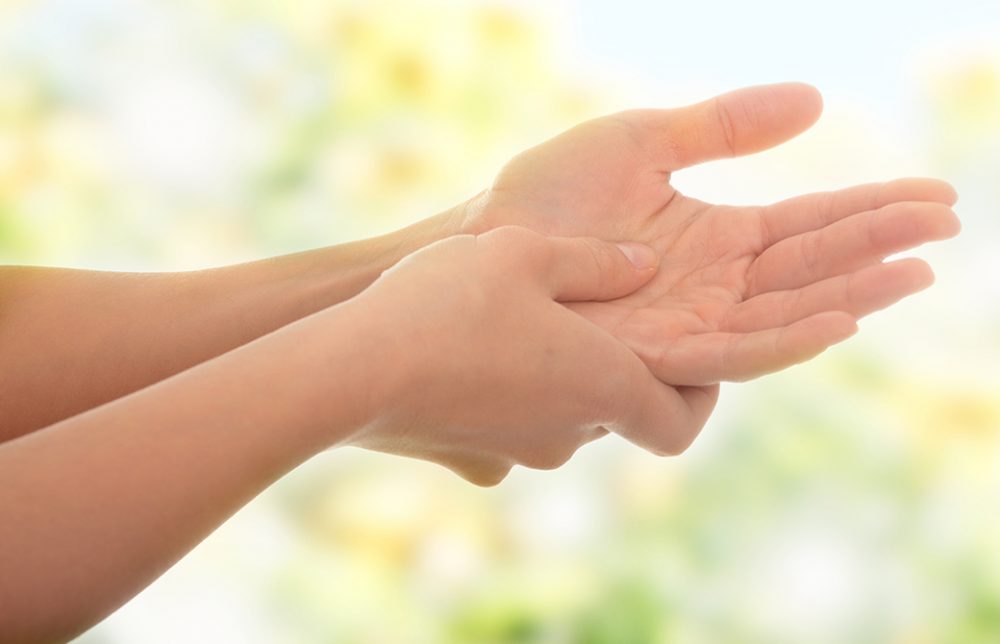 ヨガで多い怪我を防ごう！手首を痛める3つの原因