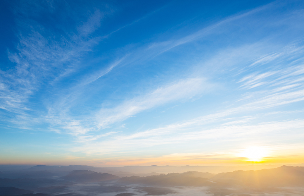 夕暮れの夕陽と空