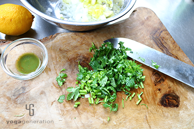 パクチーを切る