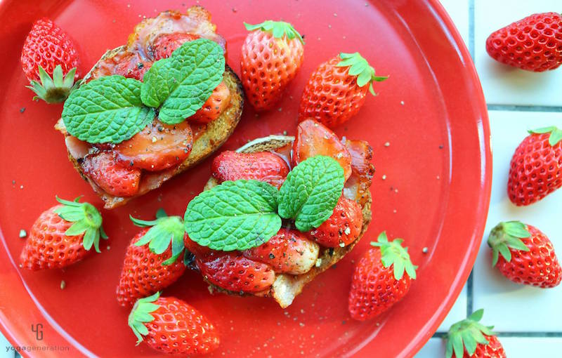 ベーコンとイチゴのオープンサンド