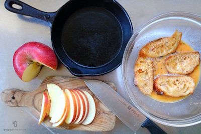 耐熱皿とボウルの卵液に浸したパン