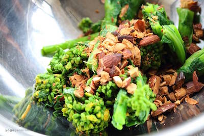 菜の花とアーモンドをあえたところ