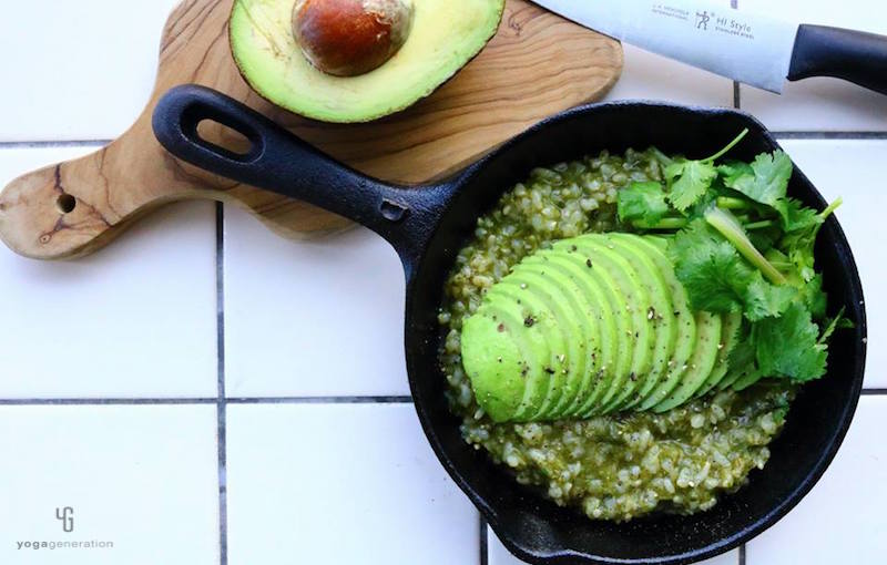 スキレットに入ったパクチーおじや