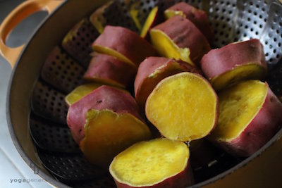 蒸した輪切りのサツマイモ