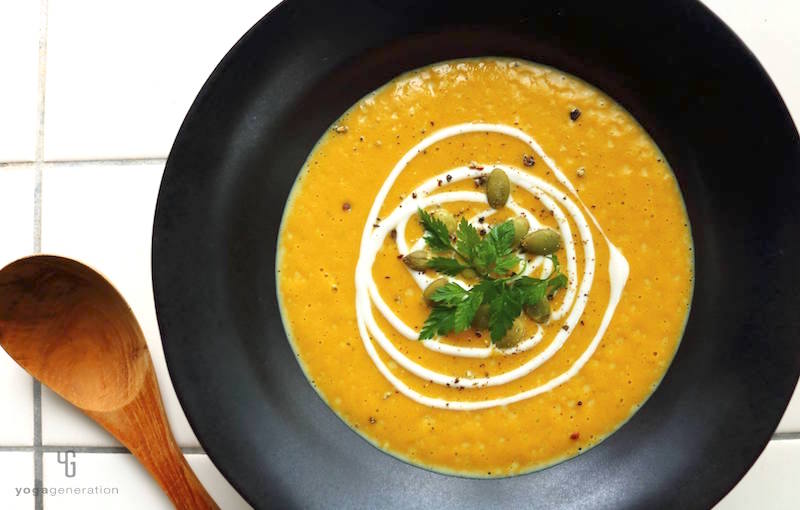 カボチャとココナッツミルクのスパイシー・カレー・スープ