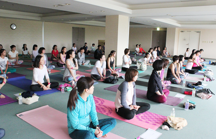 Arisa先生のお話に聞き入る参加者