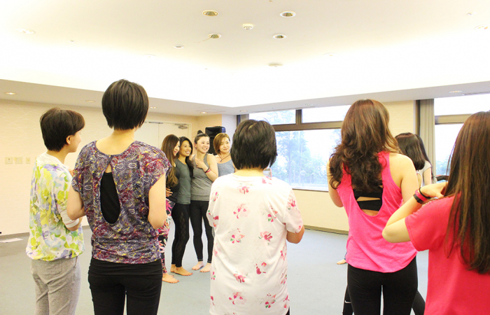 クラス終了後Arisa先生と写真撮影したい人長蛇の列