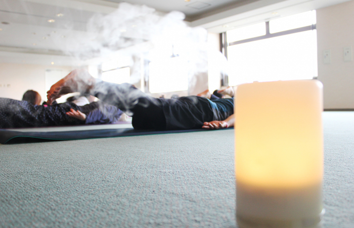 アロマディフューザーとクラス風景