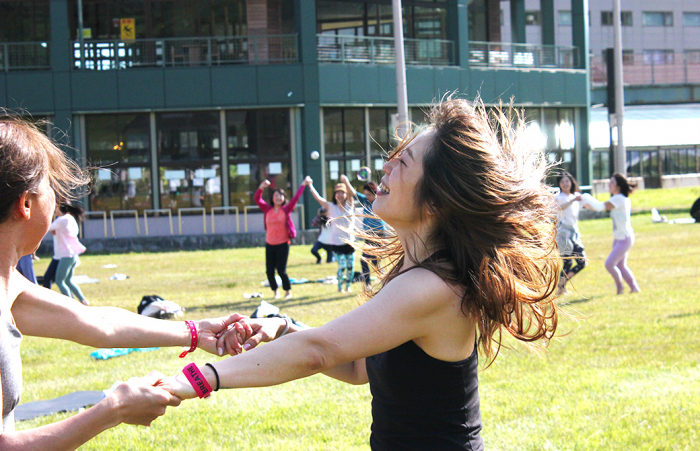 ダンスする女性