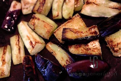 なすを揚げ焼きにしたところ、焼きナスとイチジクのバルサミコ酢マリネ