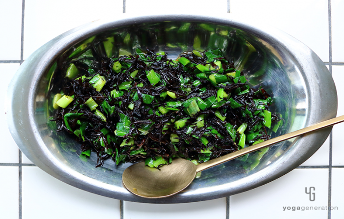 芽ヒジキとニラのお醤油マリネサラダ