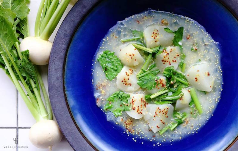 白味噌仕立ての蕪（かぶ）スープ