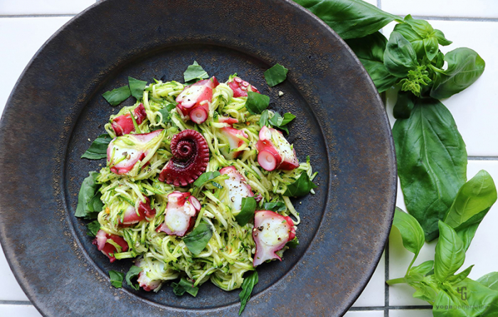 ズッキーニとタコのガーリック・サラダ