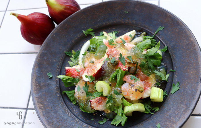 イチジクとセロリ、エビのサラダ