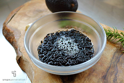 乾燥ヒジキを水でもどす