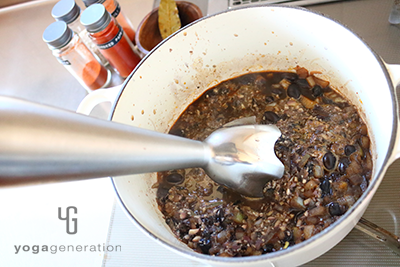 ミキサーなどで撹拌する