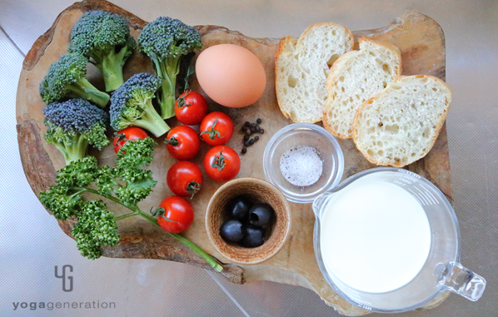 木製カットボードの上の材料