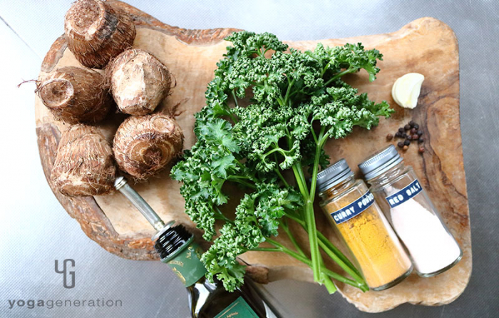 木製カットボードの上の材料