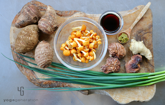 木製カットボードの上の材料