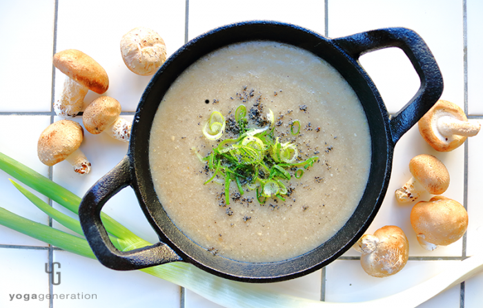 いろいろキノコで♪クリーミィーなガーリック味噌スープ