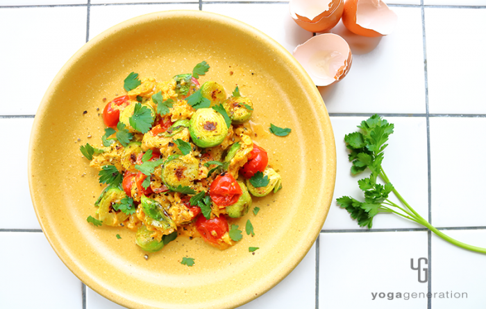 芽キャベツとトマト入り♪メキシカンなスクランブルエッグ