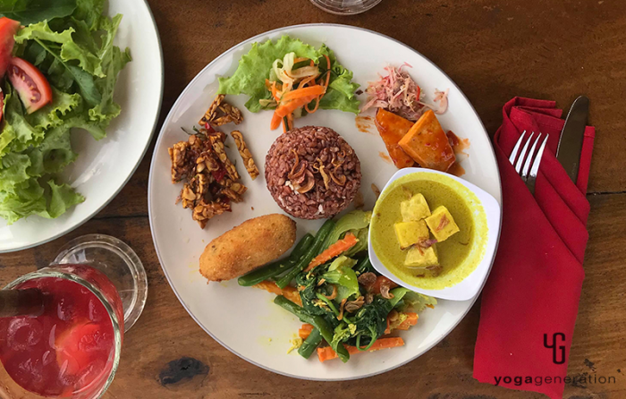 白い皿にキレイに乗せられたナシチャンプルー