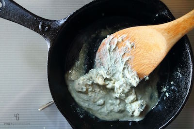 鍋で温めたブルーチーズ