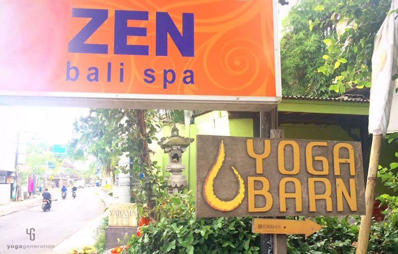 バリ島のスパとヨガスタジオの看板