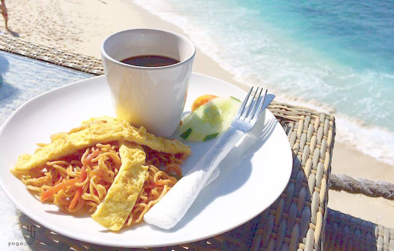 海を背景にしたミーゴレン