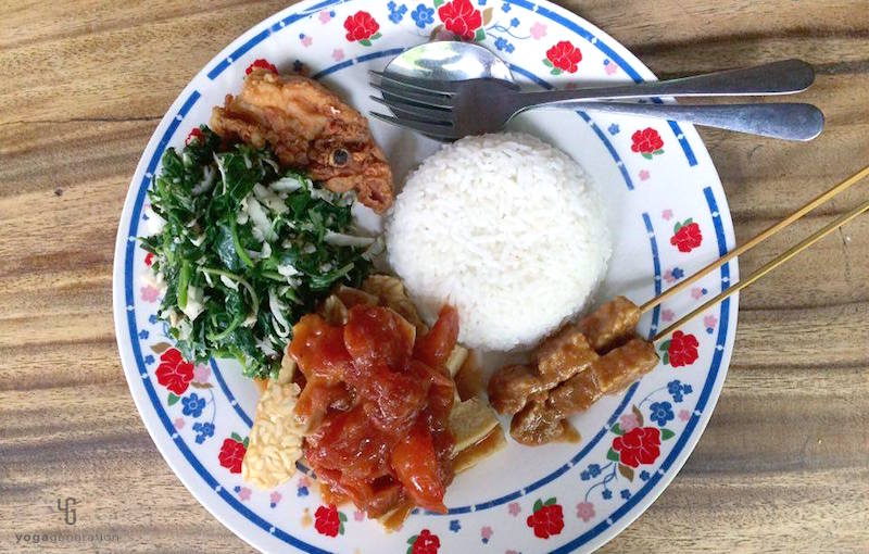 花柄の皿に乗ったナシチャンプルー