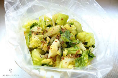 野菜とスパイスを混ぜたものを合わせる