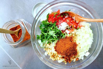 ボウルに材料を入れる