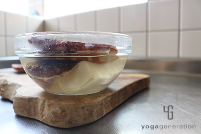 高野豆腐や干し椎茸を戻しているところ